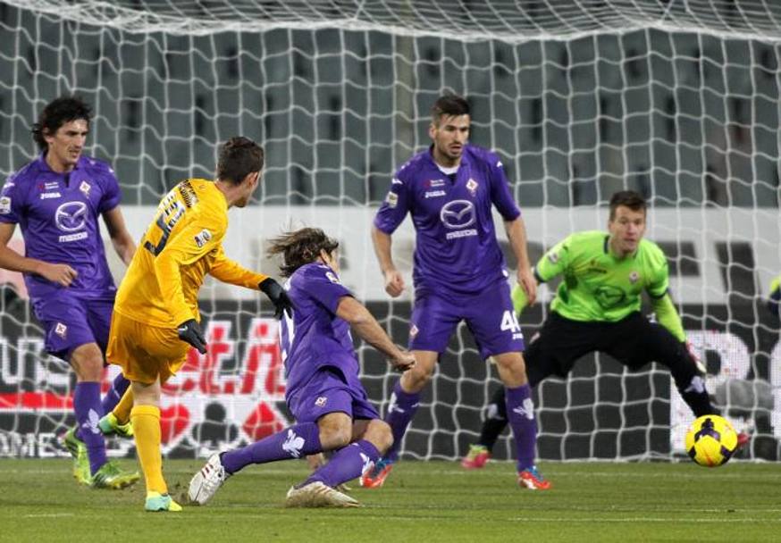 Finisce 4-3 al Franchi, dopo una gara ricca di gol ed emozioni. Il Verona riesce ad accorciare le distanze grazie a Jorginho, che segna  con uno splendido tiro di piatto dal limite dell’area  che supera Neto. 